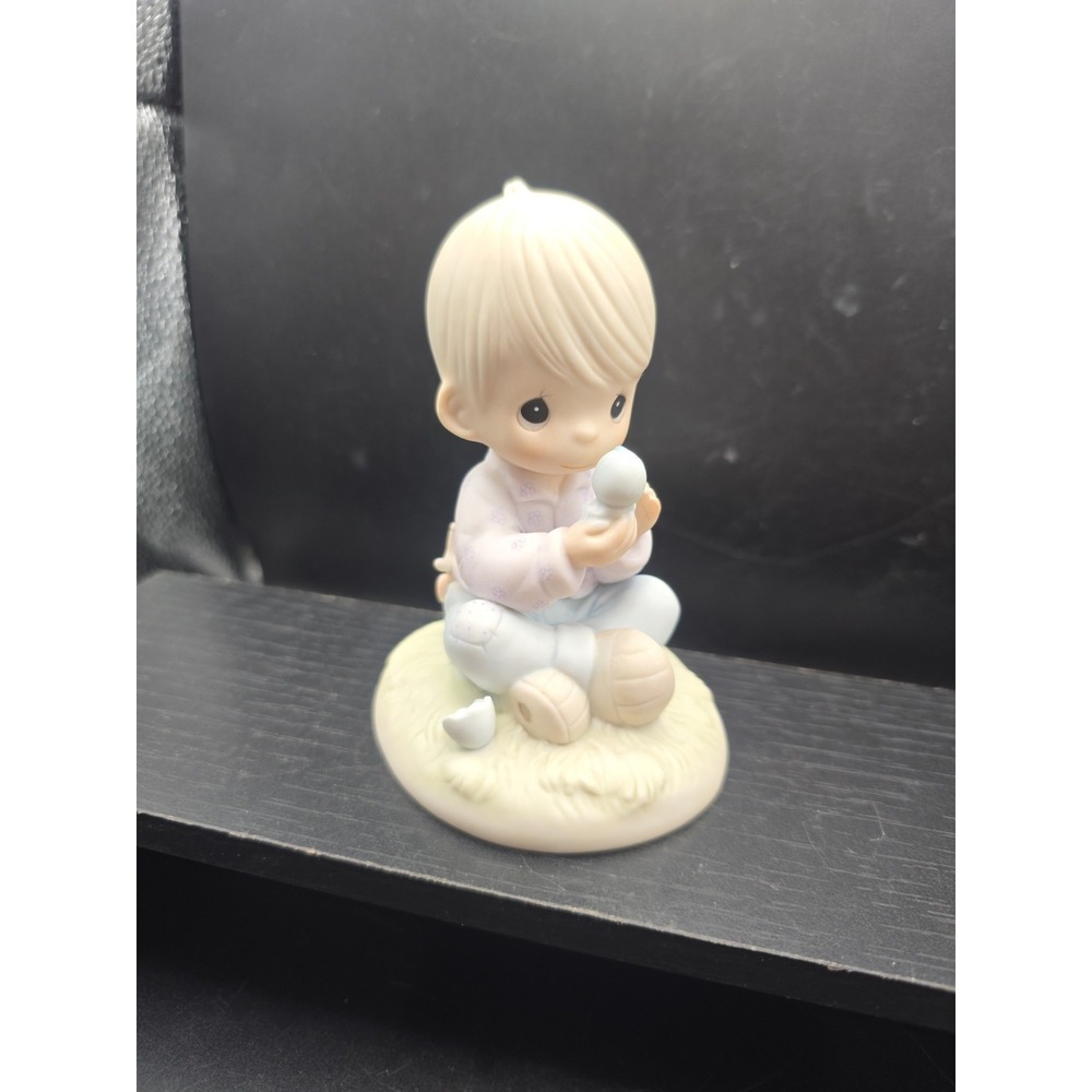 Precious Moments Boy Figurine 1981 E-7156 R "Believe In Miracles" Enesco 4.5"